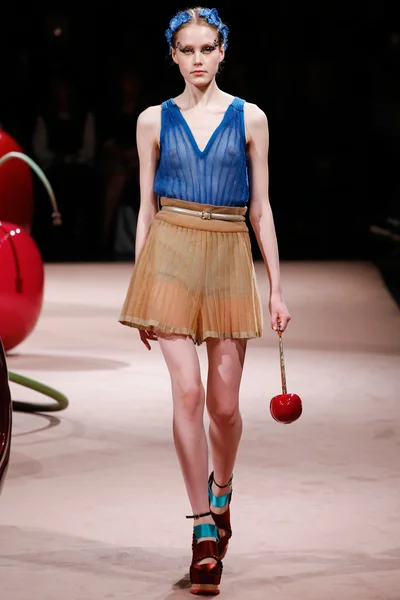 Look 15